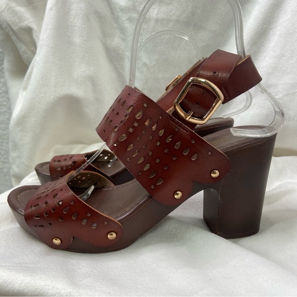 XOXO leather laser cutout chunky heeled sandals 6M - Picture 10 of 10